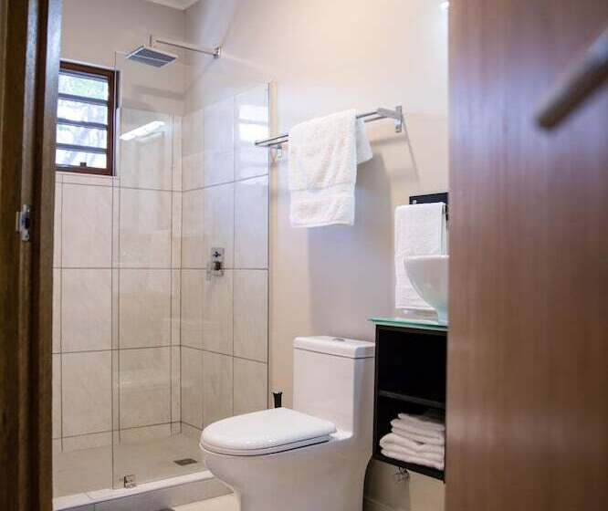 تختخواب و صبحانه The Pier Beach Inn & Suites