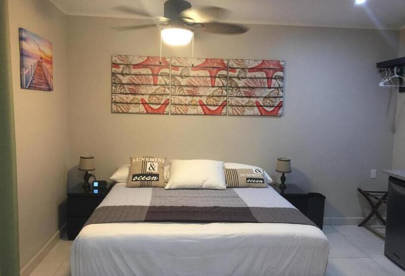 تختخواب و صبحانه The Pier Beach Inn & Suites