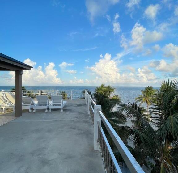 בית מלון כפרי Caye Caulker Beach