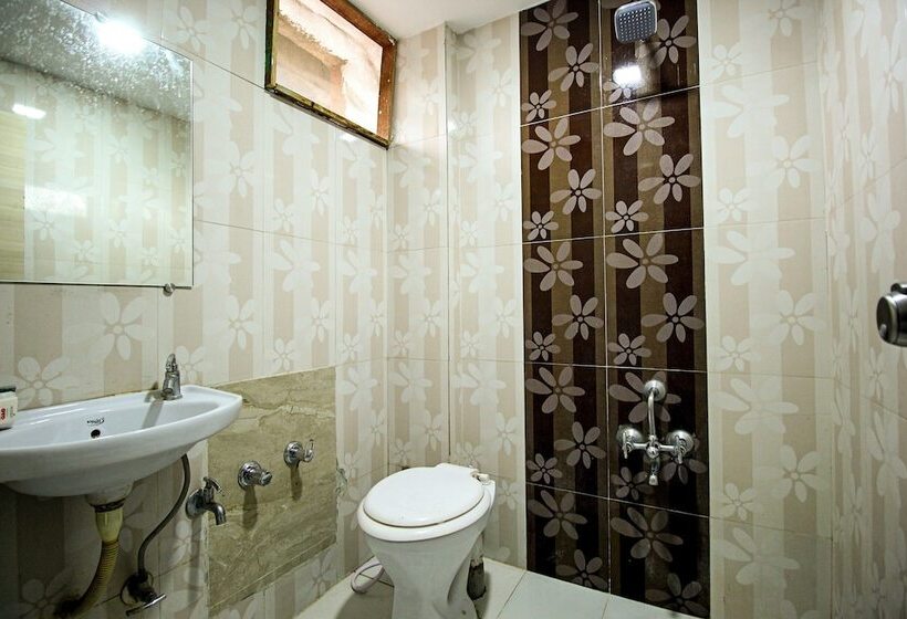 فندق Mid  Way Inn