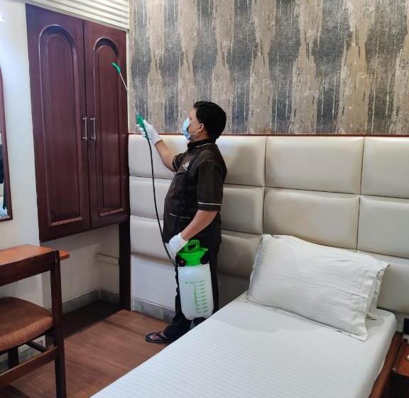 فندق Mogul Palace   Near Masjid Bunder Mumbai