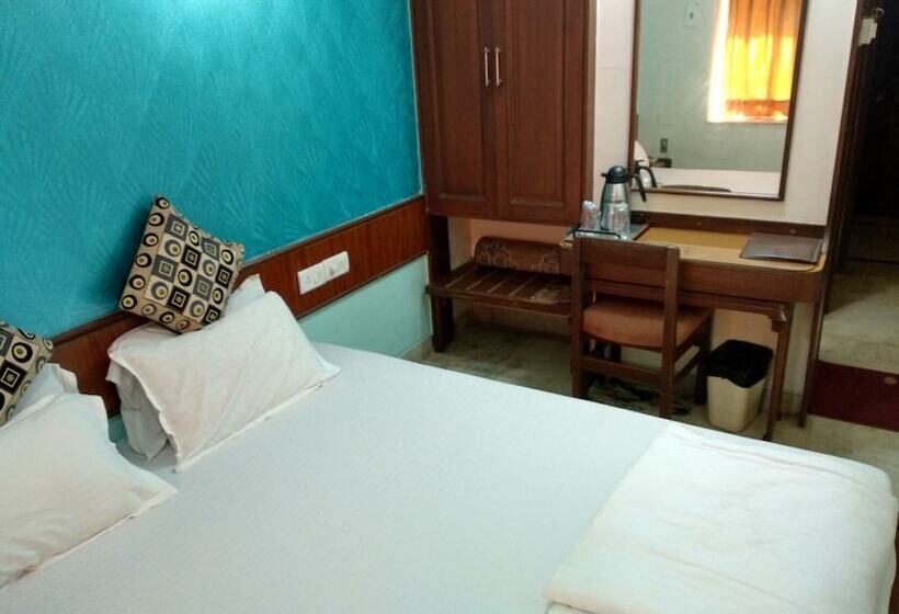 فندق Mogul Palace   Near Masjid Bunder Mumbai