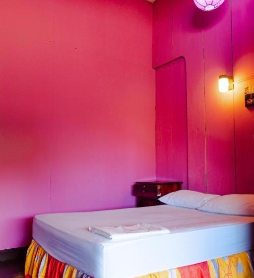 هاستل Hostal Lazybones
