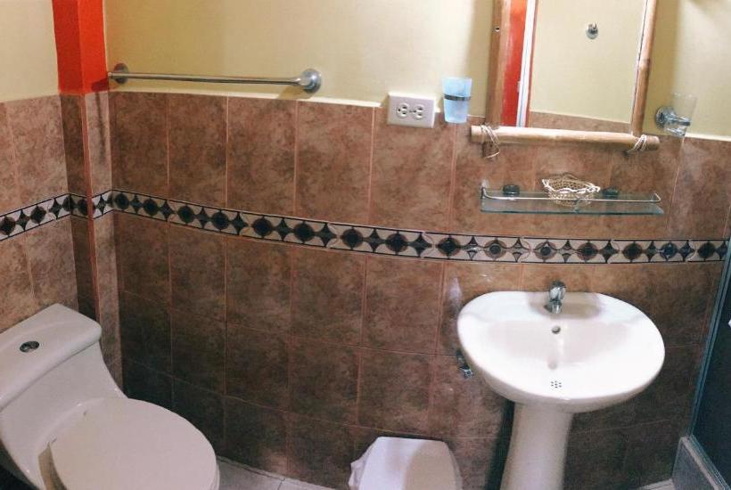 هاستل Hostal Surf Olón