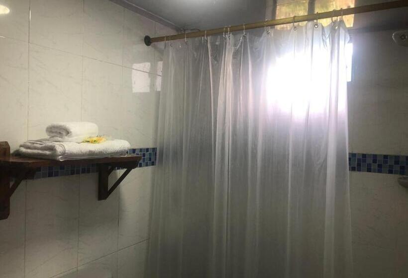 هتل Miss Francia´s Home