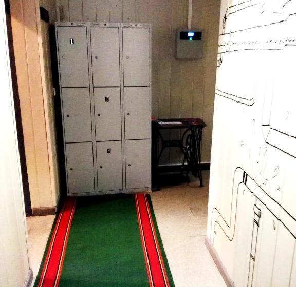 25 Hours Hostel