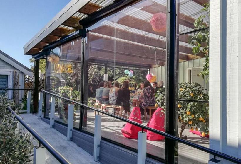 تختخواب و صبحانه Eco Villa