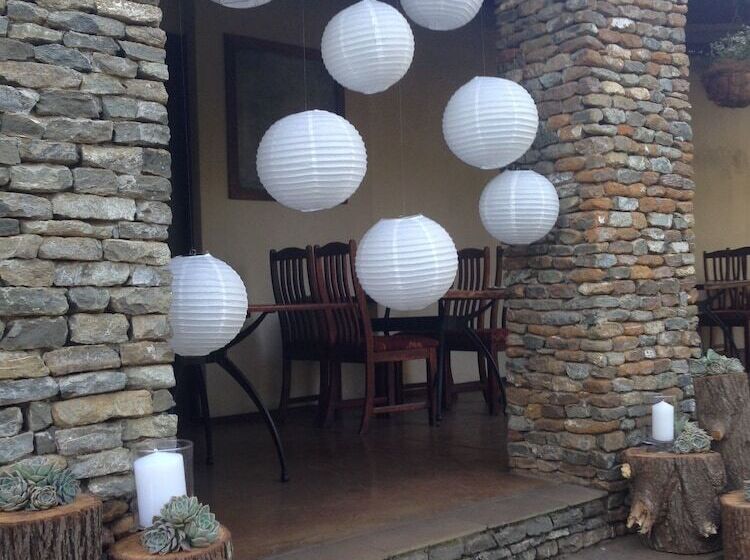 تختخواب و صبحانه Hamiltons Lodge & Restaurant