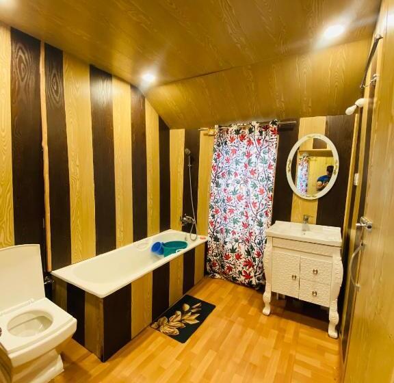 Bed and Breakfast House Boat New Pala Palace