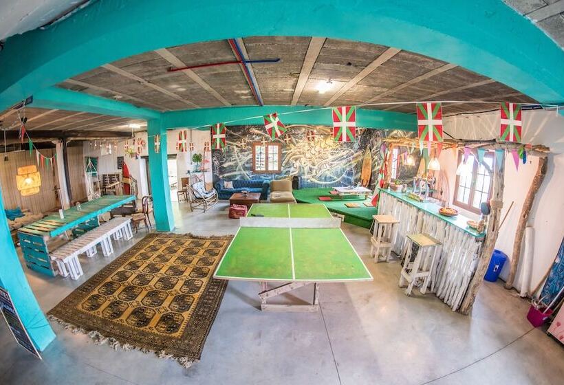 مبيت وإفطار Surf Camp San Sebastian Partyhostel
