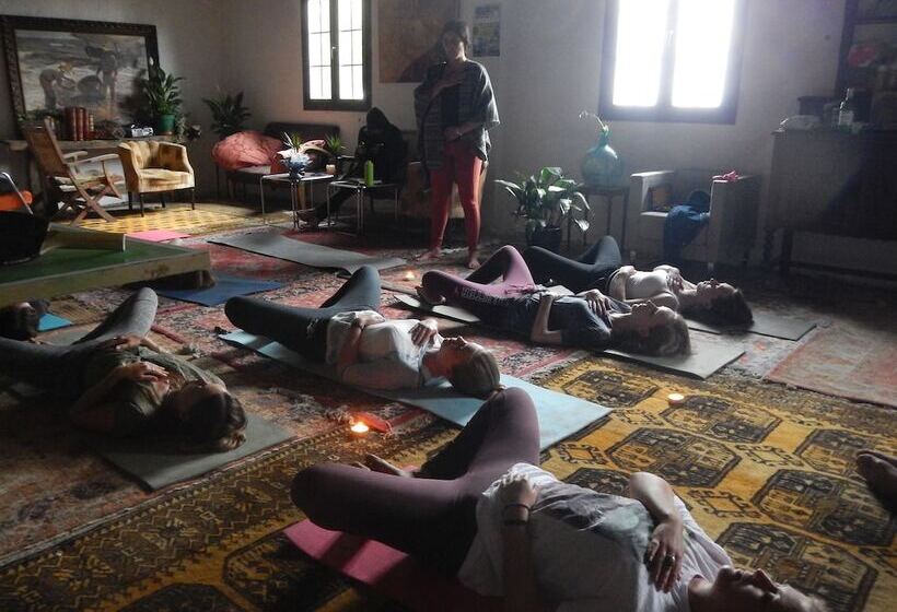 مبيت وإفطار Surf Camp San Sebastian Partyhostel