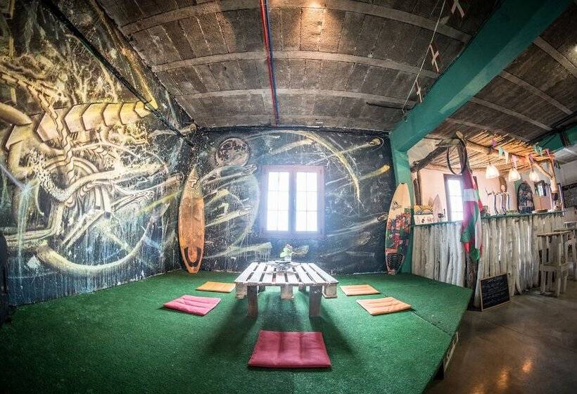 مبيت وإفطار Surf Camp San Sebastian Partyhostel