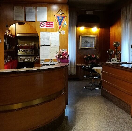 فندق Ristorante Albergo Roma