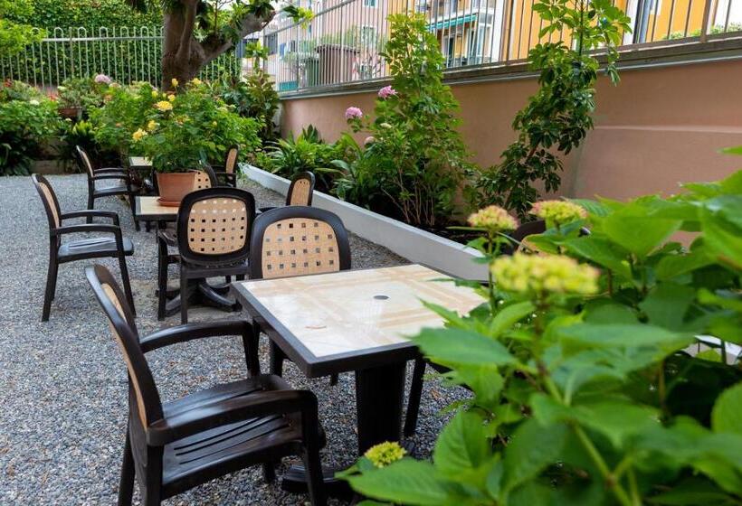 هتل Villa Adriana