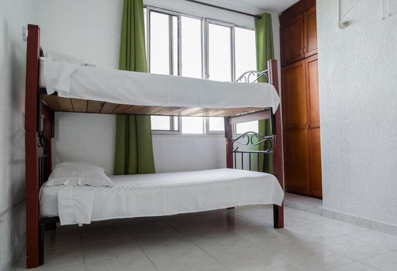 تختخواب و صبحانه Deportel Cali