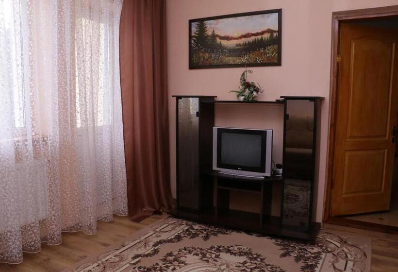 בית מלון כפרי Karpatskyi Maetok