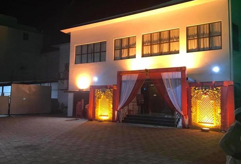 酒店 Royale Inn