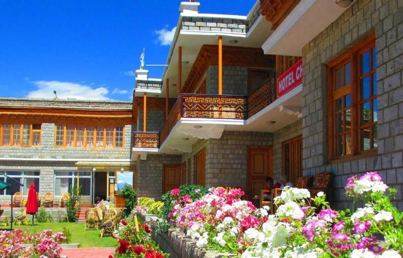 Отель Charu Palace