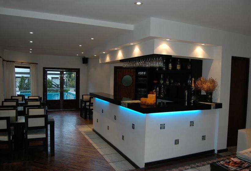 استراحتگاه Careyes Villa De Mar & Spa