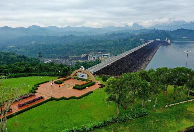 500 Rai Floating Resort