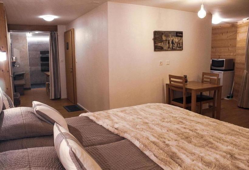 تختخواب و صبحانه Chambre Privãƒæ’ã‚â©e Avec Cuisine Et Salle De Bain Dans La Chambre, Winoka Lodge