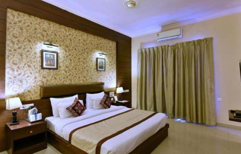 منتجع The Royal Retreat