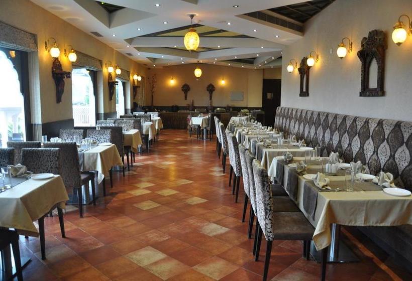 منتجع The Royal Retreat