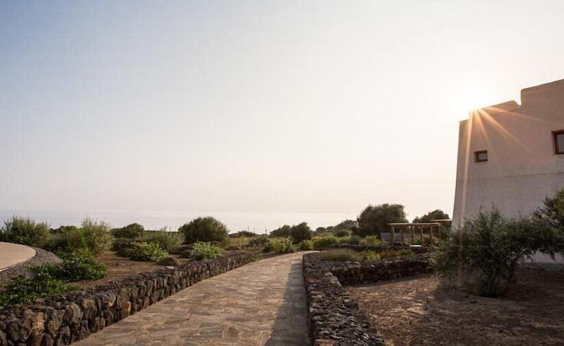 تختخواب و صبحانه Dammusi Al Qubba Wellness & Resort