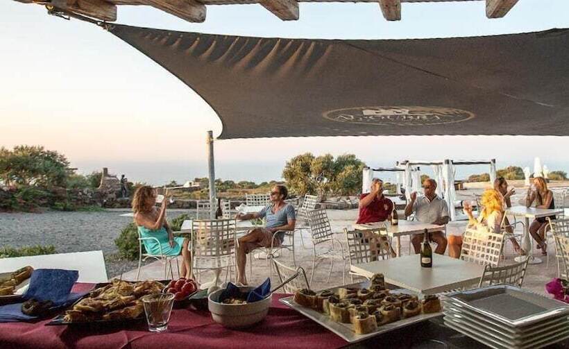 تختخواب و صبحانه Dammusi Al Qubba Wellness & Resort
