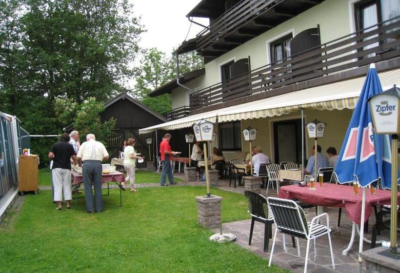 ホテル Gasthof Strobl Waldfrieden Garni