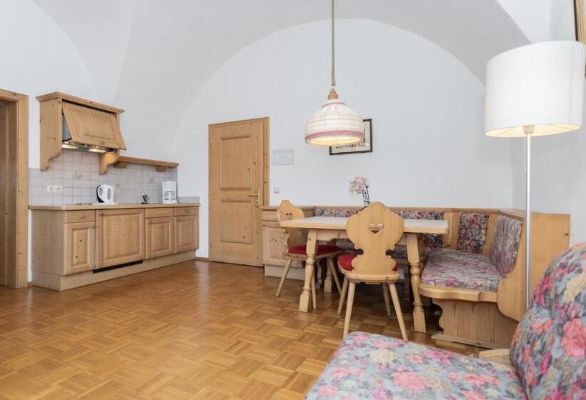 اقامتگاه Appartements Eppanerhof