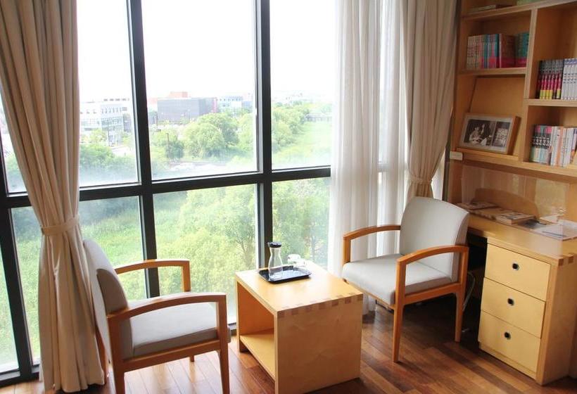 הוסטל Guesthouse Jijihyang