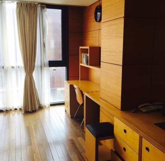 הוסטל Guesthouse Jijihyang