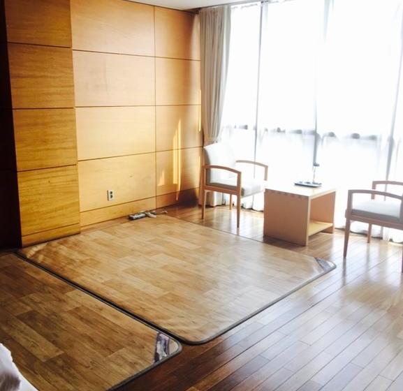 הוסטל Guesthouse Jijihyang