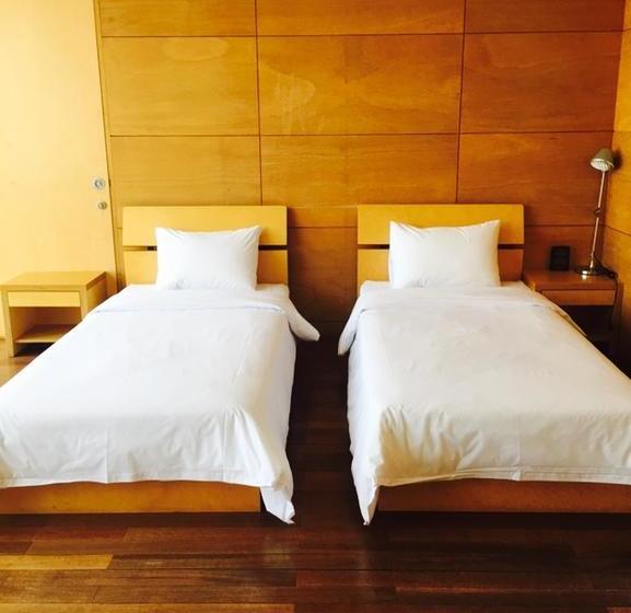 הוסטל Guesthouse Jijihyang