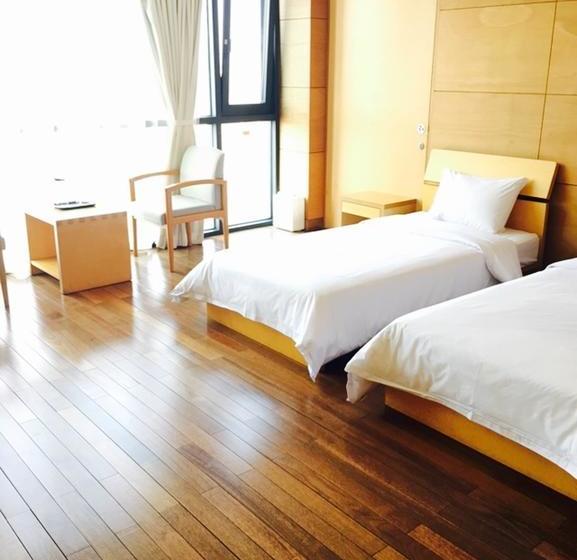 הוסטל Guesthouse Jijihyang