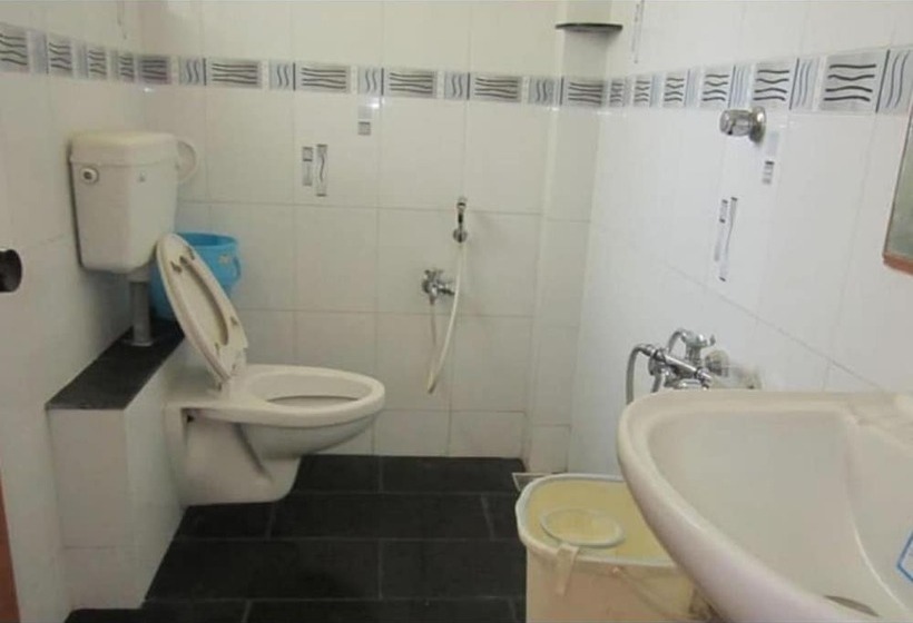 הוסטל Yogiram Inn