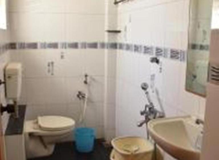 הוסטל Yogiram Inn