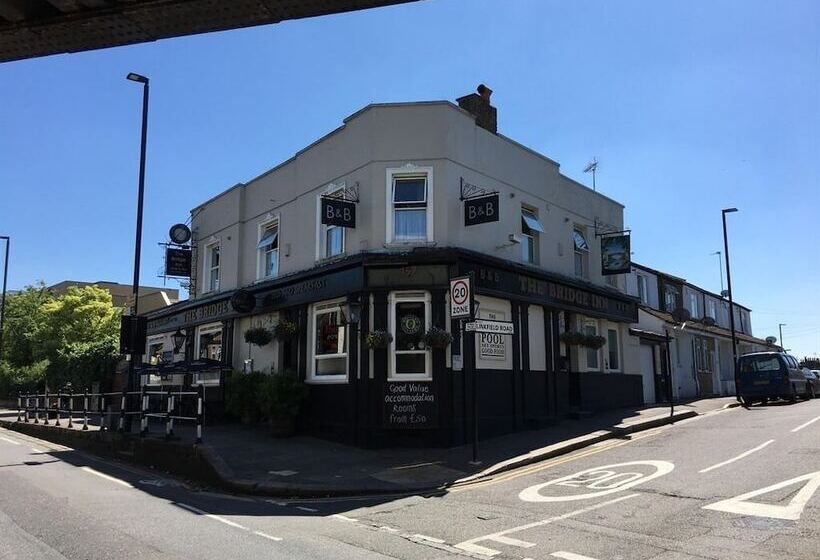 צימר The Bridge Inn