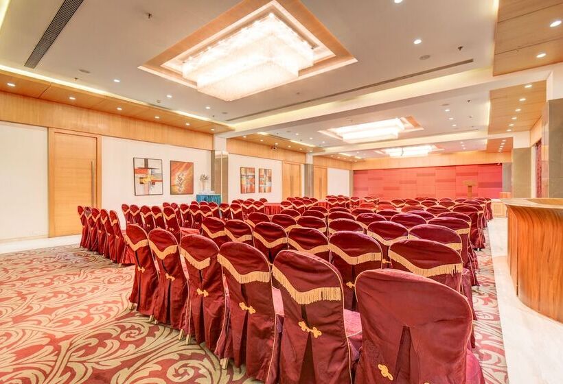 The Ssk Solitaire Hotel & Banquets