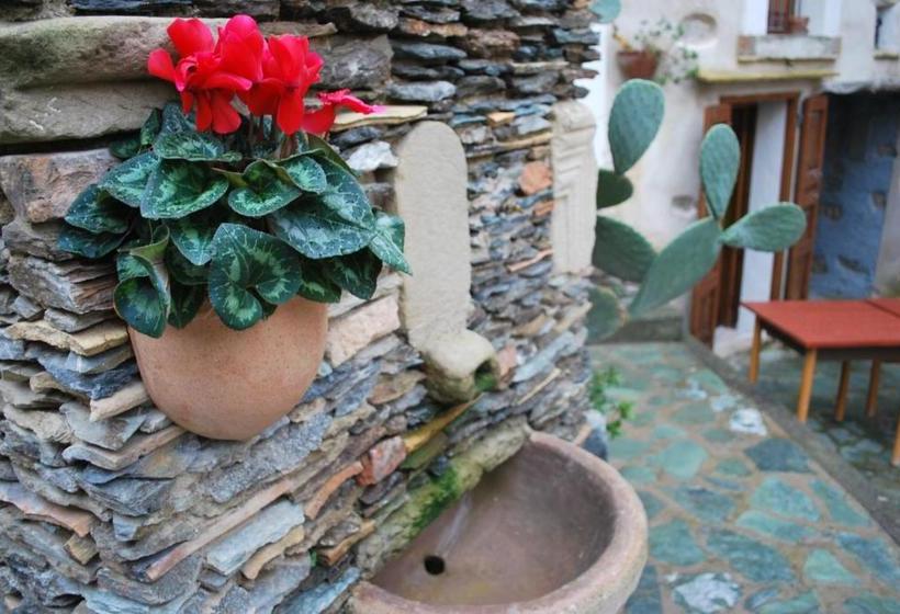 Отель Albergo Diffuso Ecobelmonte