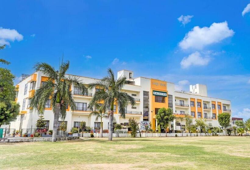 فندق Amrit Manthan