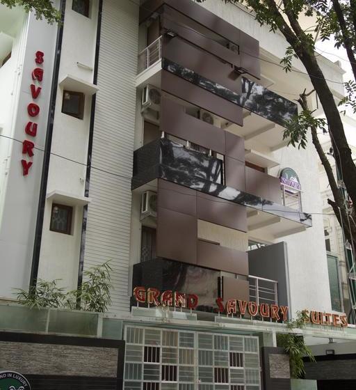 ホテル Fab Grand Savoury Suites