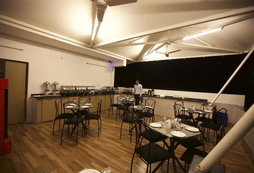 ホテル Fab Grand Savoury Suites