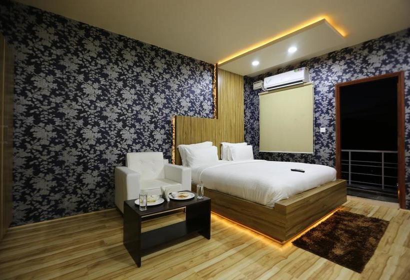 ホテル Fab Grand Savoury Suites