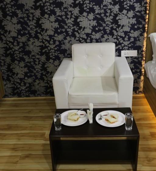 ホテル Fab Grand Savoury Suites