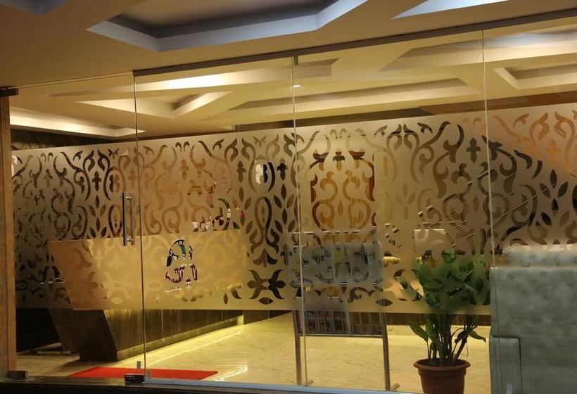 ホテル Fab Grand Savoury Suites