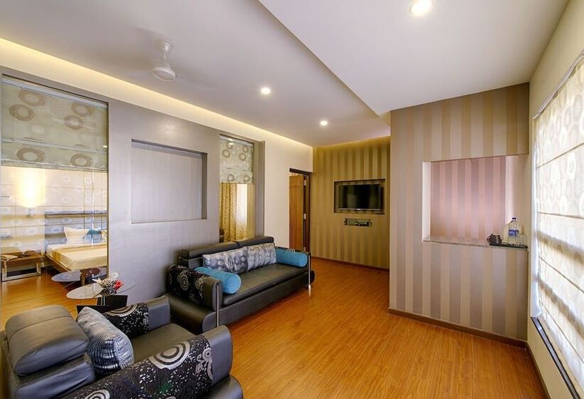 هتل Priyadarshini Pride