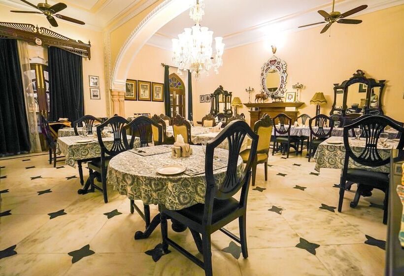 منتجع Khas Bagh