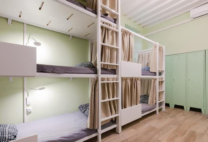 هاستل Backpackers House Antibes